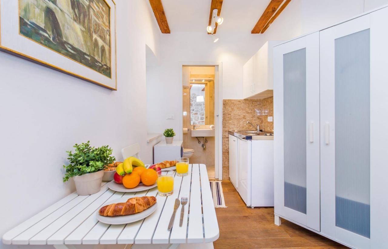 Walls By Irundo Apartment