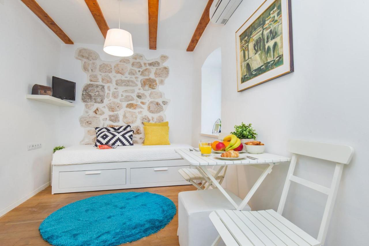 Apartment Walls By Irundo *