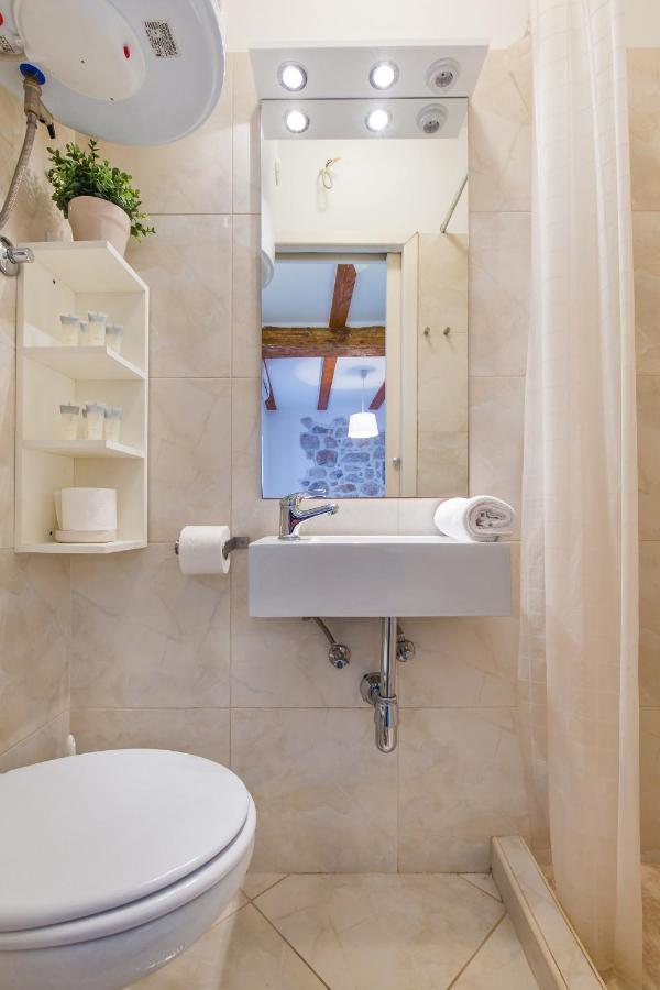 Walls By Irundo Apartment